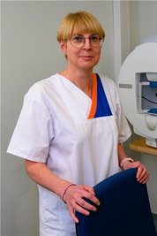 Cathleen Helmstedt Mitarbeiterin Augenambulanz: "Meine Mutter musste zurückstecken für jemand anderen, der die schwere Erkrankung hätte vermeiden können."