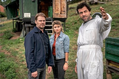 Als Bienenzüchter Ronny Beer wirkte Schumann zuletzt im "Erzgebirgskrimi - Der letzte Bissen" mit. Im Moment ist der Schauspieler in der Serie "Mord mit Aussicht" im Fernsehen zu sehen.