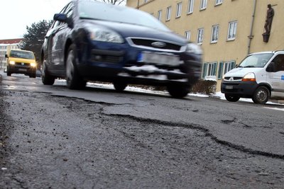 Die Pestalozzistraße in Glauchau ist in einem äußerst maroden Zustand.