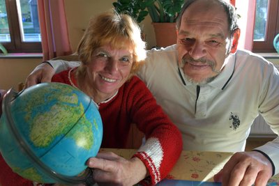 Marion und Christoph Tanneberger aus Mulda verpassten 2025 aufgrund einer Zugverspätung ihren Flieger nach Kapstadt.