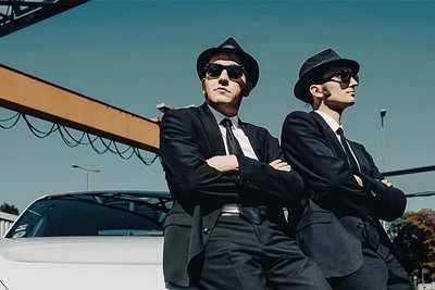 Friedrich Steinlein und Philipp Andriotis als „Blues Brothers“.