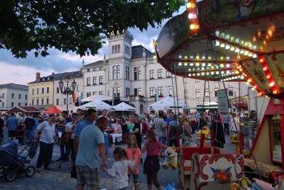 Stargast beim 21. Sperkenfest in Oelsnitz ist Olaf Berger. Er gibt Autogramme.
