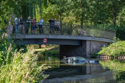 Die von Bußmann initiierte Open-Air-Ausstellung "Gegenwarten" im Jahr 2020 mit zeitgenössischer Kunst, darunter mit dem versenkten Auto im Schlossteich, sorgte stadtweit für viele Diskussionen.