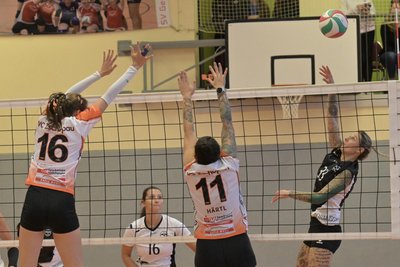 Außenangreiferin Lisa Schmiedel (rechts) merkte man die Spielfreude gegen Zschopau und später gegen Olympia Dresden an.