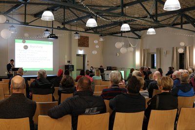 Rund 80 Zuhörer waren in den Veranstaltungssaal des Azurit-Pflegeheims gekommen.