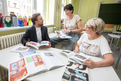 Für Schulleiter Jirko Zschoche sowie Silke Behr und Irina Geißler (rechts) kann das Schuljahr 2024/25 kommen.