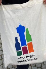 Den Beutel gab es fürs Ticket zum „Bergfest“.