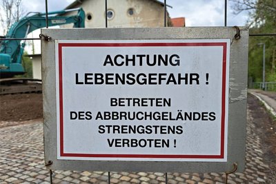 Vor dem Abriss ist das Gelände weiträumig gesperrt.