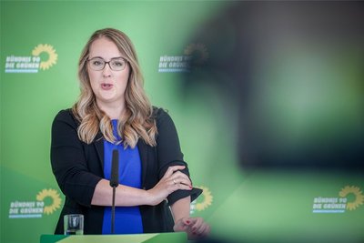 Die Fraktionsvorsitzende der Grünen im Bundestag, Katharina Dröge, geht verbal in den Angriffsmodus über.