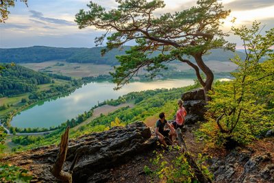 Traumhafter Blick von der 616 Meter hohen Houbirg auf den Happurger Stausee.