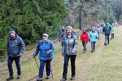 Das Wetter zur letzten Familienwinterwanderung 2020 (Foto) könnte sich auch am kommenden Wandertag wiederholen. Schnee war damals Mangelware. Nichtsdestotrotz hatten alle viel Spaß bei der Überraschungstour.