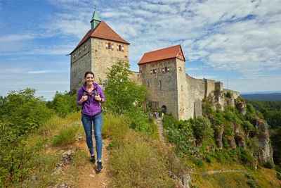 Die 634 Meter hohe Burg Hohenstein ist ein Wahrzeichen der Fränkischen Alb.