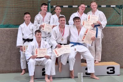 Die U 18 und U 22 des JV Ippon Rodewisch nach dem Wettkampf in Crimmitschau.