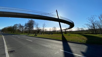 Die zur Gartenschau gebaute Schlangenbrücke in Frankenberg bleibt eine beliebte Verbindung zwischen Innenstadt und der Zschopauaue und ermöglicht ein gefahrloses Überqueren der B 169. 