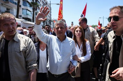 Özel lässt sich in Izmir feiern.