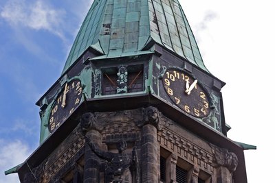 Die Uhr der Lutherkirche in Zwickau steht seit sechs Wochen still.