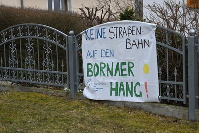 Eines der Protestbanner in der Wüstenrotsiedlung nahe der Leipziger Straße.