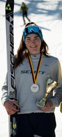 Mia Savannah Korn, deutsche Vizemeisterin der Schüler im SuperG, will im Winter wieder angreifen und schafft dafür jetzt die Basis. 