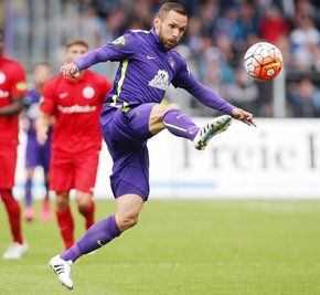  Christian Tiffert spielte in der Bundesliga, der Champions League und der Major League Soccer (USA). 