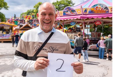 Robert Kanzler aus Buchholz bewertet die Kät mit der Note 2. Kettenkarussell und Riesenrad gehören für ihn jedes Jahr dazu. Mehr Abwechslung wünscht er sich beim kulinarischen Angebot.