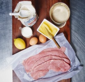 Zutaten: Kalbsschnitzel, Mehl, Butterschmalz und einiges mehr.