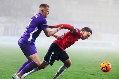 Für Niko Vukancic (links), hier im Zweikampf gegen Sean Busch, war das Spiel in Hannover ein besonderes.