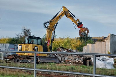 Garagenabriss im Auftrag der Deutschen Bahn AG am ehemaligen Bahnhof Schöneck.