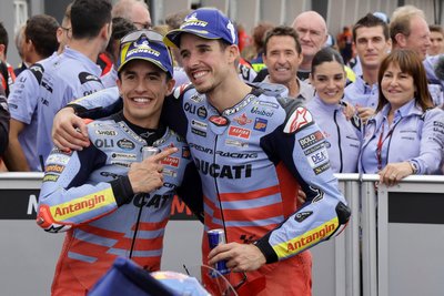 2024 belegten Marc (li.) und Alex Marquez auf dem Sachsenring die Plätze zwei und drei.