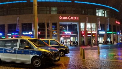 Die Polizei riegelte die Stadt-Galerie ab.