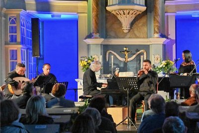 Mit ungewohnten Klängen füllte das Naghash Ensemble am Dienstagabend beim Musikfest Erzgebirge die Kirche in Gornsdorf. 