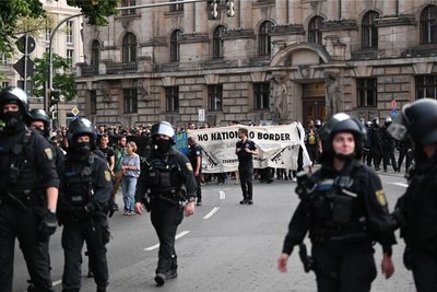 Leipzig, 05.06.2023: Seit langem wurde in der linken Szene für den sogenannten „Tag X“ mobilisiert. Das Oberlandesgericht Dresden hatte die Studentin Lina E. zu fünf Jahren und drei Monaten Freiheitsstrafe verurteilt. Nun wurde ein mutmaßlicher Linksextremisten-Anführer gefasst.