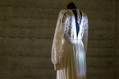 Das Kleid „Elaine“ aus Seidenorganza und Biobaumwolle vom Label Yoora Studio.