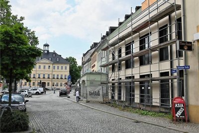 Die Marktterrassen in Hainichen liegen in Sichtweite des Rathauses, hier links im Bild.