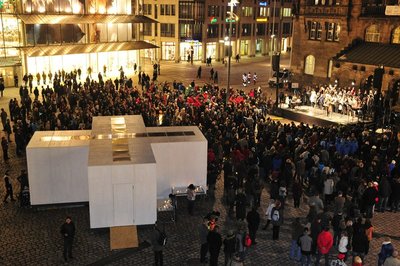 Rund 1000 Menschen versammelten sich am Abend zur Kundgebung auf dem Neumarkt.