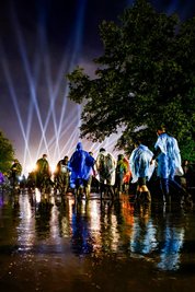 Schlechtwetterprognose fürs Festival? Bleiben Ticketinhaber aus eigenem Willen und Vorsicht fern, haben sie kein Anrecht auf Rückerstattung der Kosten.