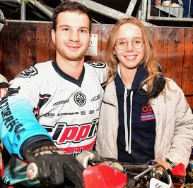 Auf und neben der Piste zusammen unterwegs: Felix Bopp und Tanja Schlosser aus Weißenborn, hier beim Super-Enduro in Riesa. 