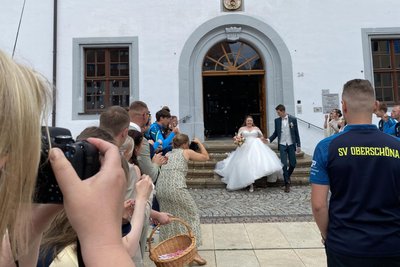 Toller Empfang nach der Trauung von Venice Beinert und Alexander Jurk im Freiberger Rathaus.
