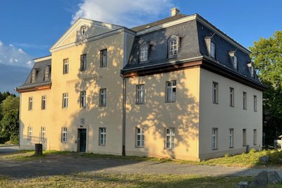 Was die Nutzung des Rittergutes Bösenbrunn künftig kostet, steht noch nicht fest. Das fast 300 Jahre alte Haus ist noch längere Zeit Baustelle.