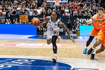 Kaum zu halten: Zum deutlichen 89:62-Sieg der Bamberger in der Messe steuerte Cobe Williams Ende April zehn Punkte und fünf Assists bei.