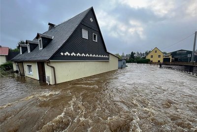 Haus unter: Diesmal traf es unter anderem Ostsachsen - hier Neukirch im Landkreis Bautzen. 