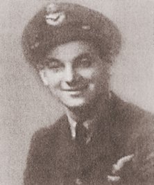 Bert Reinhart in seiner Ausgeh-Uniform.   