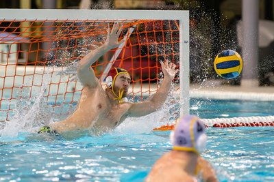 Die Wasserballer des SVV Plauen (im Bild Torhüter Mathias Schädlich) wollen sich mit einem Sieg von ihren Heimfans aus dem Jahr 2024 verabschieden.