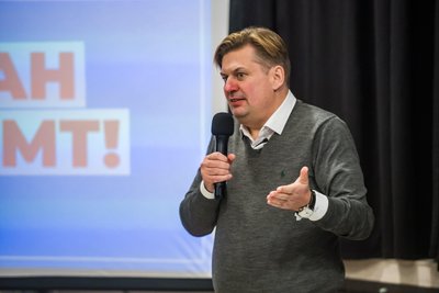 Maximilian Krah will von Brüssel nach Berlin. Dafür stellte er seine Ansichten in Stollberg vor.