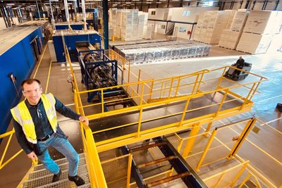 Tomas Vilt ist Betriebsleiter bei Kingspan im Burkhardtsdorfer Ortsteil Meinersdorf. Er sieht weiter positiv in die Zukunft. Schließlich wolle Deutschland bis 2045 klimaneutral sein. Und da braucht es auch sehr viel Dämmmaterial.