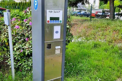 Der Parkautomat am Bahnhof in Braunsdorf geht demnächst in Betrieb.