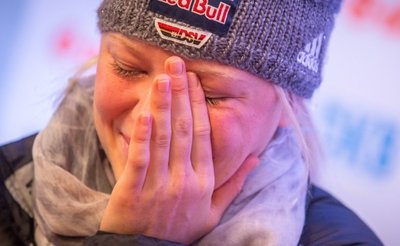 Miriam Gössner (23) gibt unter Tränen bekannt, dass sie nicht nach Sotschi zu den Olympischen Winterspielen fährt. 