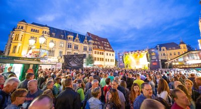 Beim letzten Stadtfest standen die Besucher dicht gedrängt an der Bühne. Wegen Corona könnte das jetzt zu einem Problem werden. 
