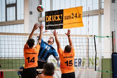 Besonders die gegnerischen Außenangreifer bekamen die SVU-Spieler mit Aaron Jordan (l.) und Ivan Kudrin nur schwer in den Griff.