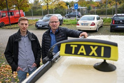 Die Chefs der Chemnitz Taxigenossenschaft, Robin Spinka (links) und Wolfgang Oertel sehen durch Uber eine unfaire Marktverzerrung.