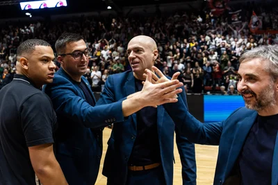 Das Trainerteam der Niners Chemnitz um David Gibson, Gjorgji Kochov, Cheftrainer Rodrigo Pastore und Pao del Tio (von links) darf sich auch in Zukunft in den feinen Zwirn werfen, um mit seiner Mannschaft international zu spielen.